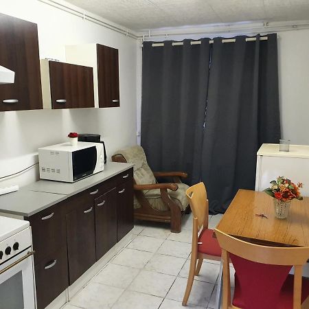 Appartement F1 Rez De Chausser Bg N°2 Bains-les-Bains Buitenkant foto