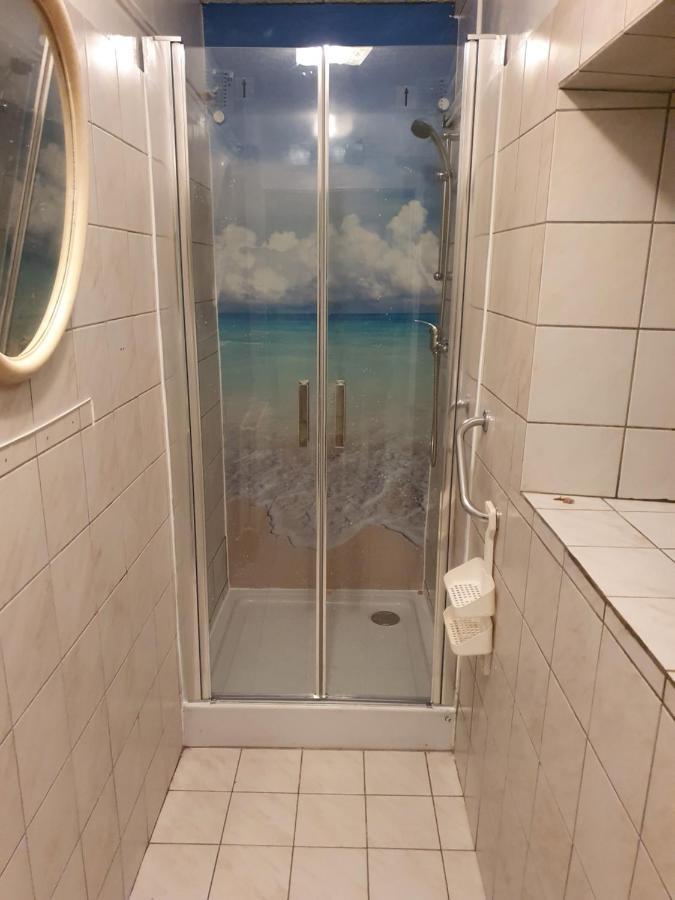 Appartement F1 Rez De Chausser Bg N°2 Bains-les-Bains Buitenkant foto