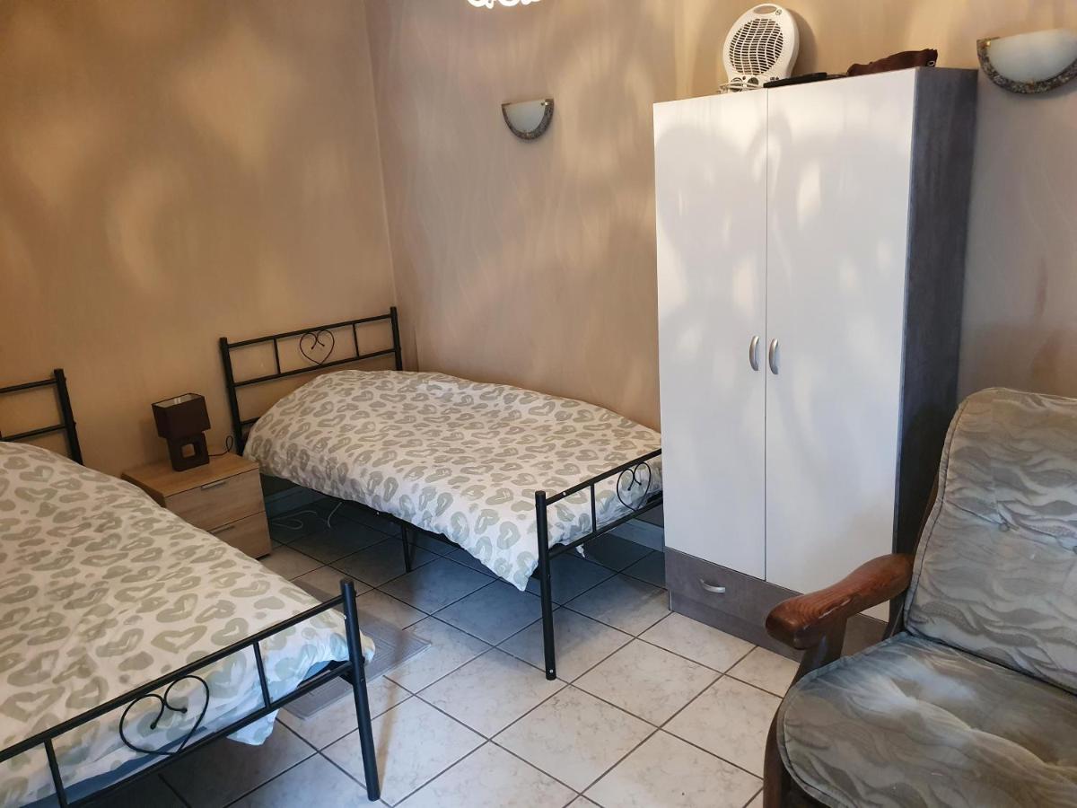 Appartement F1 Rez De Chausser Bg N°2 Bains-les-Bains Buitenkant foto