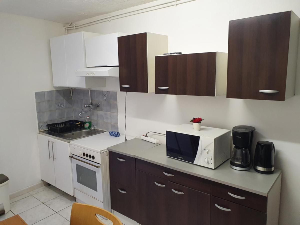 Appartement F1 Rez De Chausser Bg N°2 Bains-les-Bains Buitenkant foto