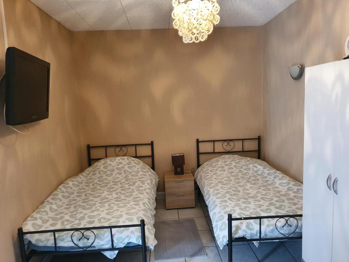 Appartement F1 Rez De Chausser Bg N°2 Bains-les-Bains Buitenkant foto