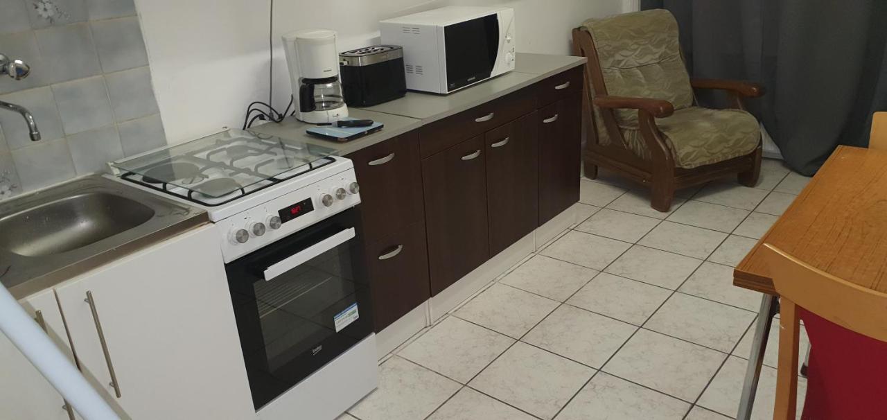 Appartement F1 Rez De Chausser Bg N°2 Bains-les-Bains Buitenkant foto